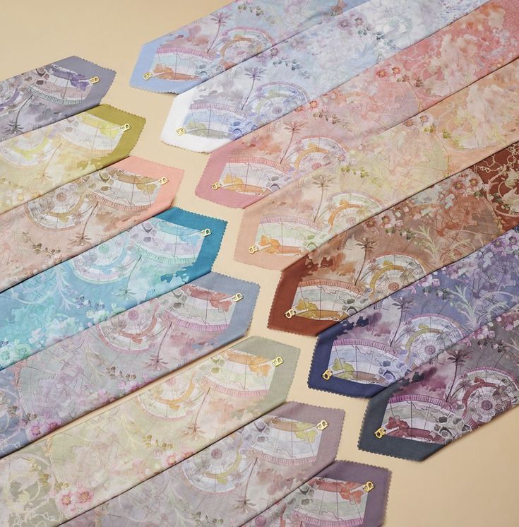 Hijab segi batik motif tradisional dengan warna cerah dipajang di etalase